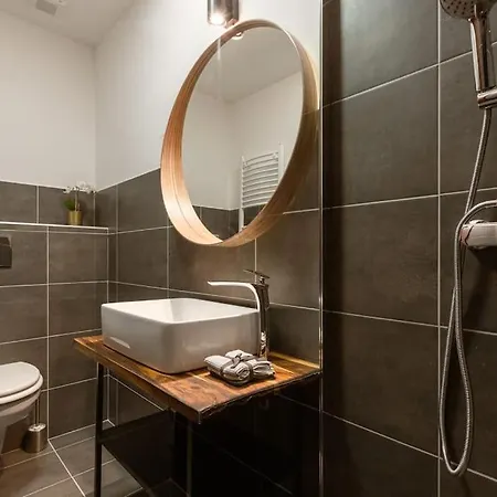 Daire Free Parking Chain Bridge 4ppl, 2bdrm, Wifi, Smart Tv, Ac Budapeşte