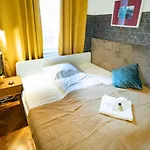 Free Parking Chain Bridge 4ppl, 2bdrm, Wifi, Smart Tv, Ac