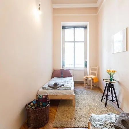 Free Parking Chain Bridge 4ppl, 2bdrm, Wifi, Smart Tv, Ac بودابست