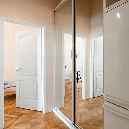 Free Parking Chain Bridge 4ppl, 2bdrm, Wifi, Smart Tv, Ac شقة