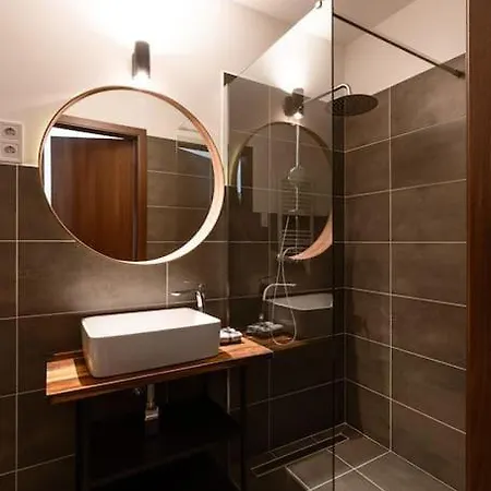 Free Parking Chain Bridge 4ppl, 2bdrm, Wifi, Smart Tv, Ac * Budapešť
