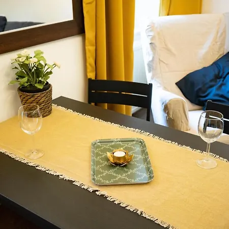 Free Parking Chain Bridge 4ppl, 2bdrm, Wifi, Smart Tv, Ac شقة