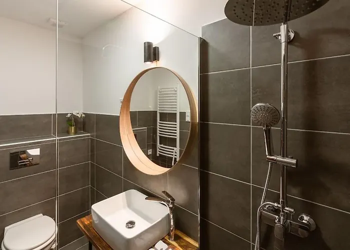 Lägenhet Free Parking Chain Bridge 4ppl, 2bdrm, Wifi, Smart Tv, Ac *