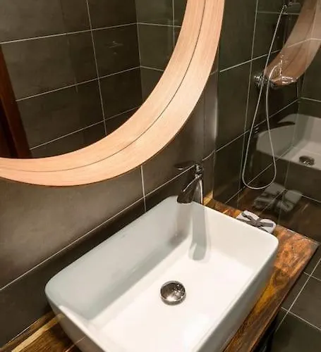 Free Parking Chain Bridge 4ppl, 2bdrm, Wifi, Smart Tv, Ac *