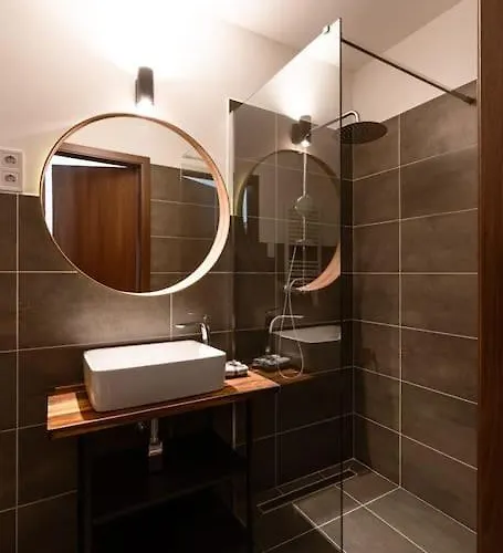 Free Parking Chain Bridge 4ppl, 2bdrm, Wifi, Smart Tv, Ac * Budapest