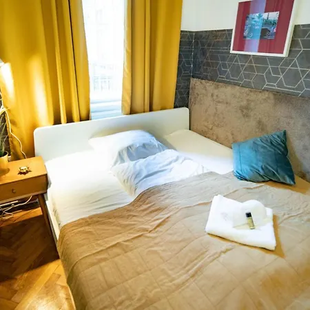 Free Parking Chain Bridge 4ppl, 2bdrm, Wifi, Smart Tv, Ac