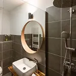 דירה Free Parking Chain Bridge 4ppl, 2bdrm, Wifi, Smart Tv, Ac *